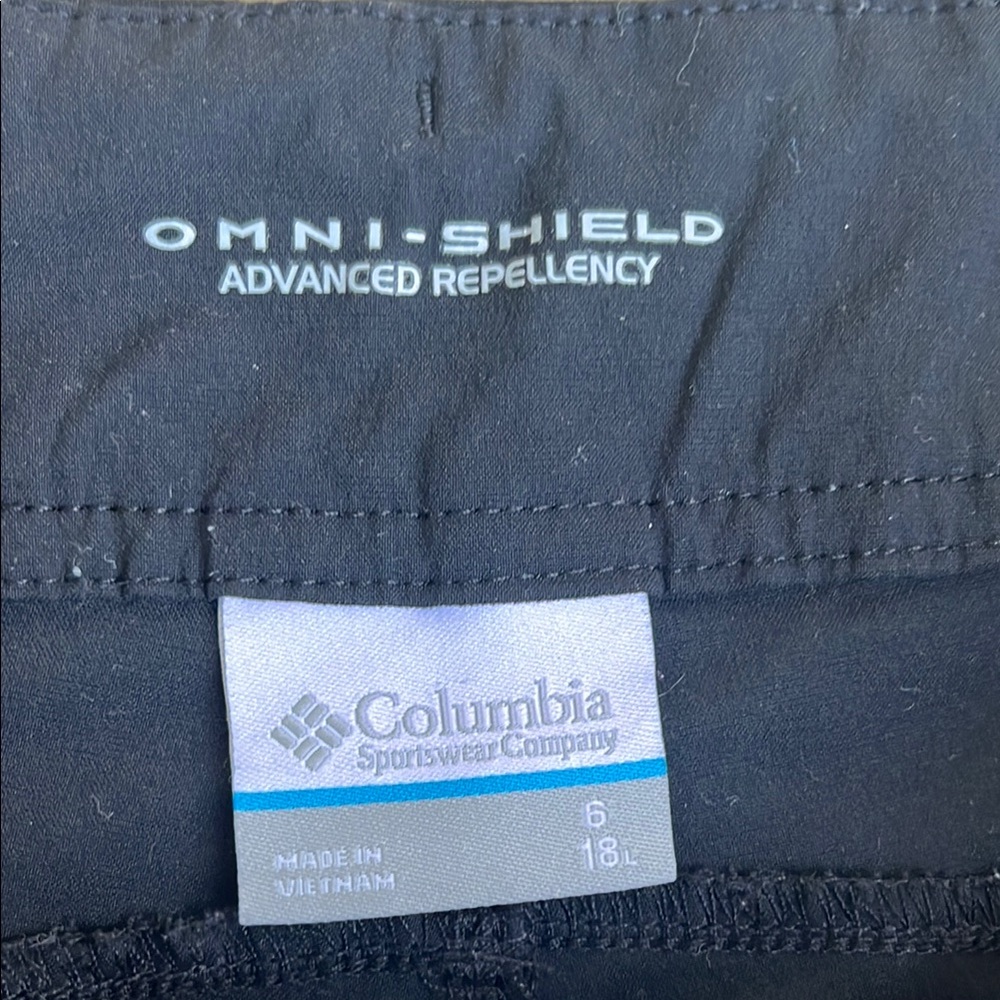 Like new Columbia Black Athletic capris Classic Fit - Picture 2 of 13